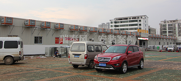 菜市場該如何通風(fēng)降溫呢？瑞泰風(fēng)環(huán)?？照{(diào)為居民買菜送清涼